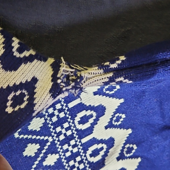 Men's Blue Patterned Sweater - Picture 2 of 5